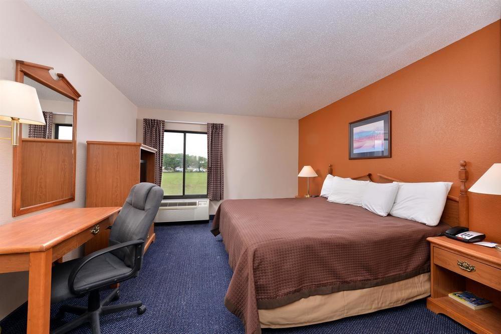 Red Roof Inn & Suites Austin East - Manor Esterno foto