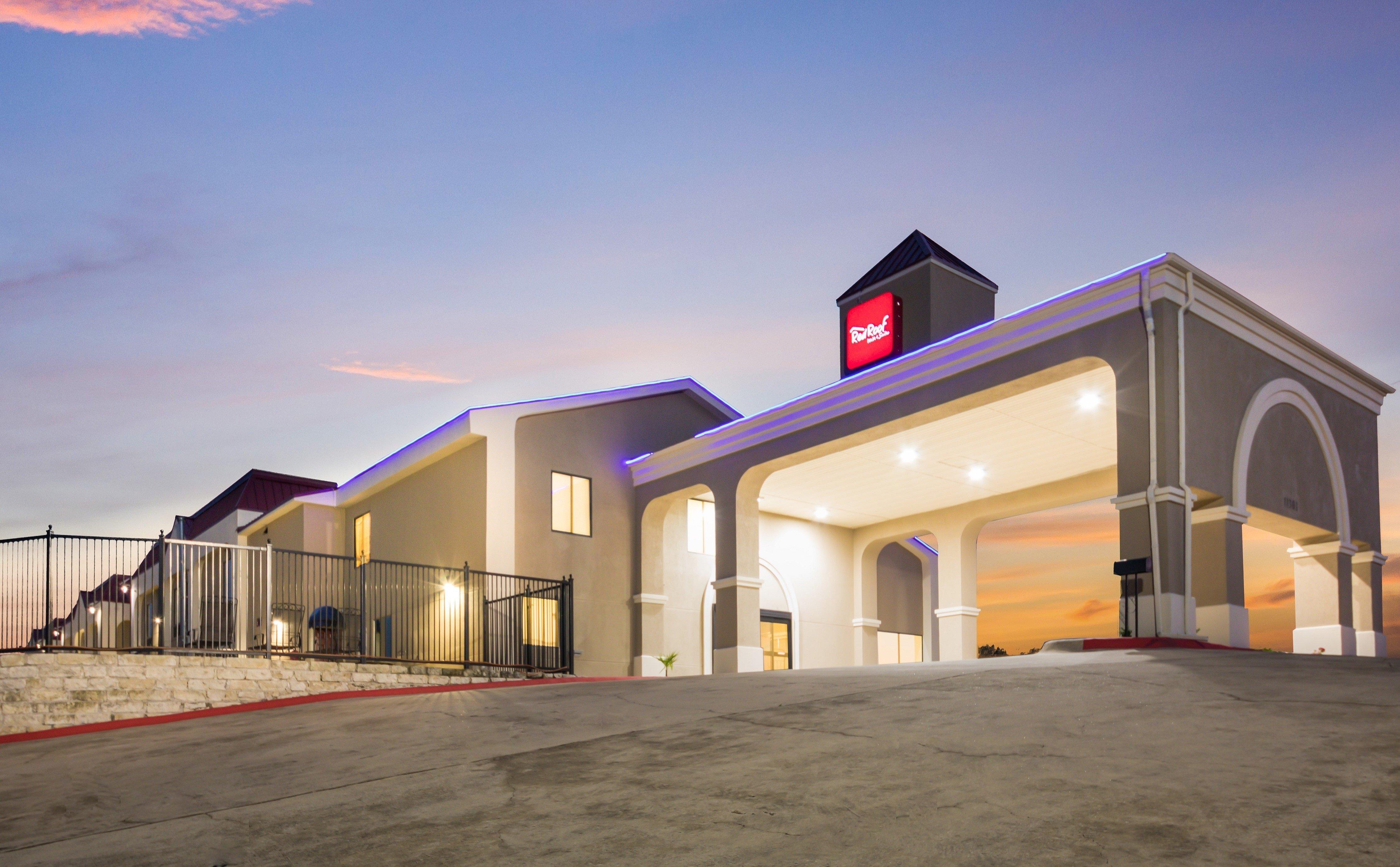Red Roof Inn & Suites Austin East - Manor Esterno foto