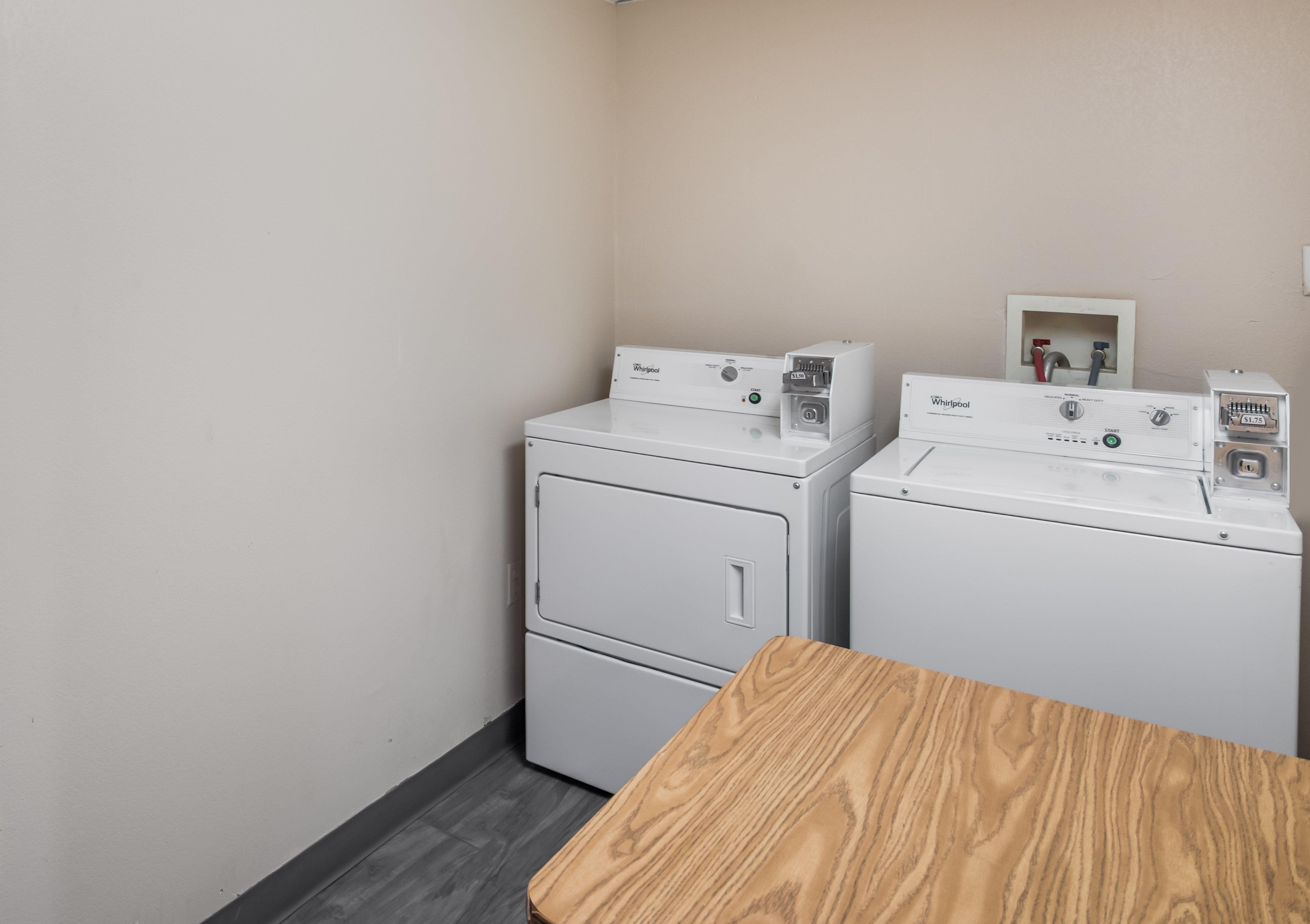 Red Roof Inn & Suites Austin East - Manor Esterno foto