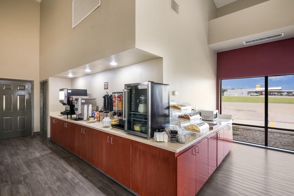 Red Roof Inn & Suites Austin East - Manor Esterno foto