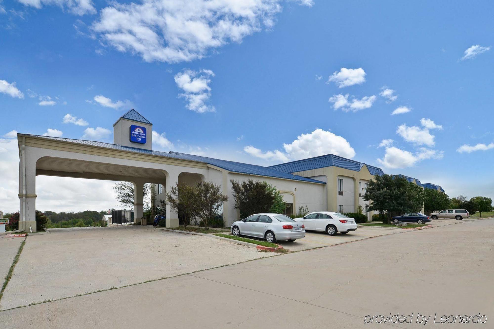Red Roof Inn & Suites Austin East - Manor Esterno foto