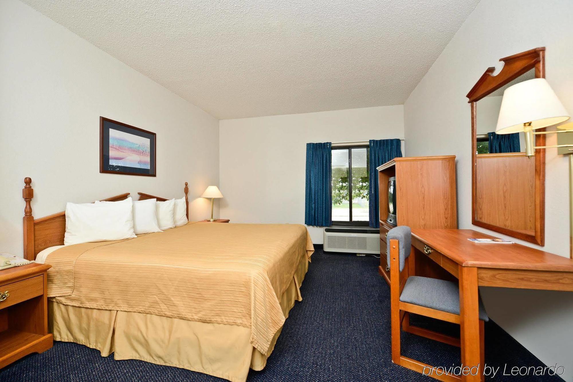 Red Roof Inn & Suites Austin East - Manor Esterno foto