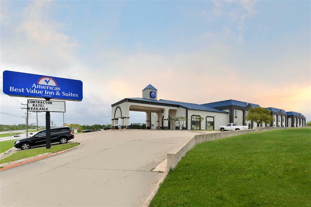 Red Roof Inn & Suites Austin East - Manor Esterno foto